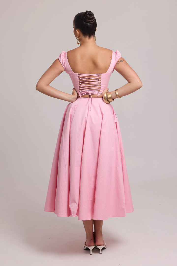 Cotton dress with fitted bodice, voluminous skirt, and hidden tulle layer