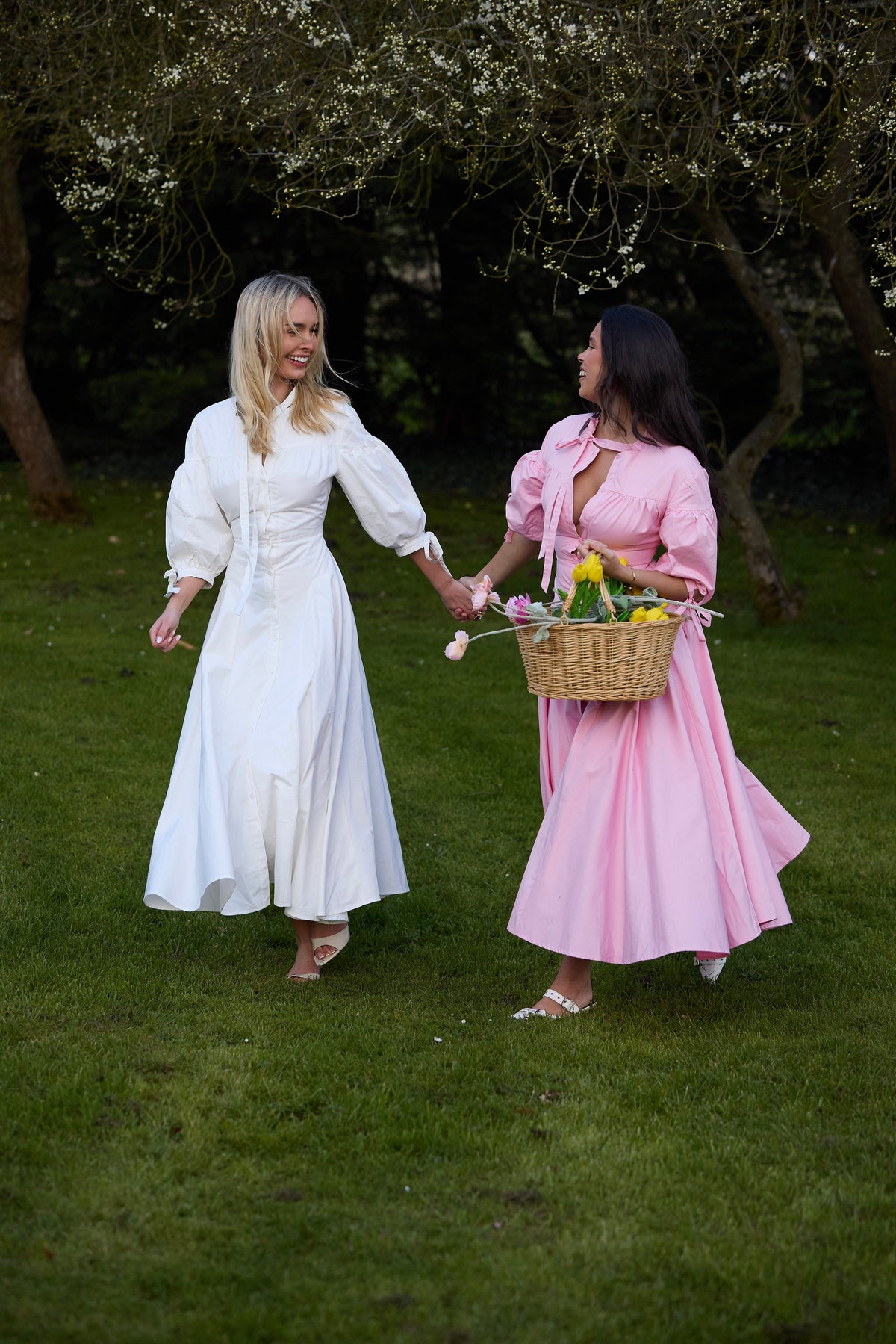 Cotton dress with fitted bodice, voluminous skirt, and hidden tulle layer