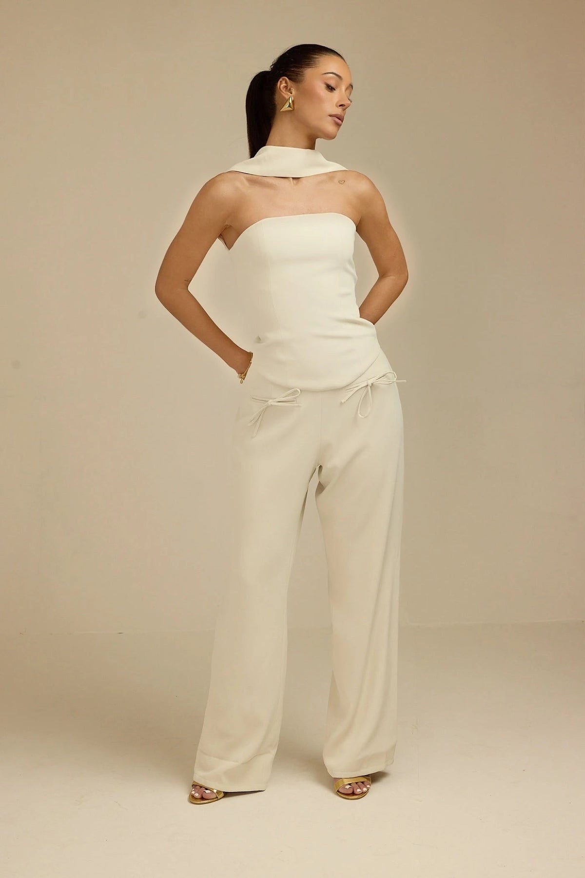 Aurora Charm - Wide Neckband Sleeveless Top Fabslay